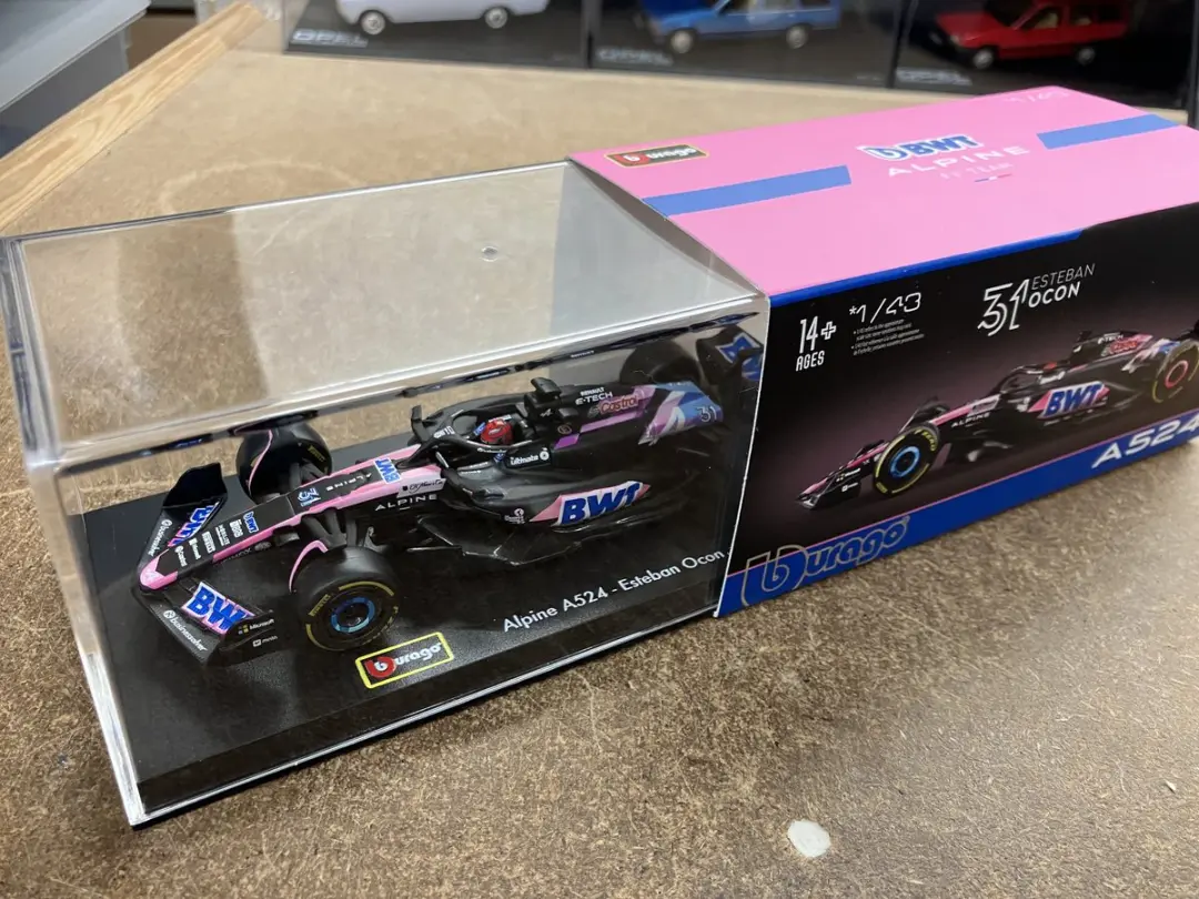Bburago Alpine F1 A524 1:43 Ocon 2024 - afbeelding 2 van 2