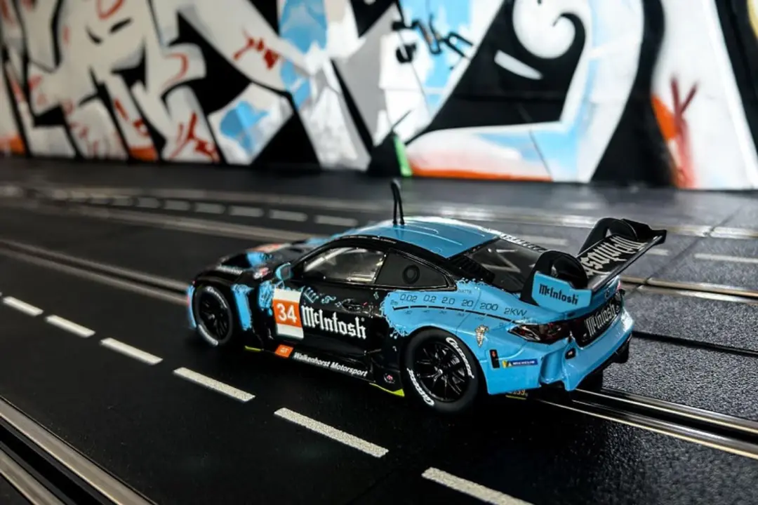 Carrera BMW M4 GT3 Walkenhorst Motorsport 1:32 - afbeelding 2 van 6