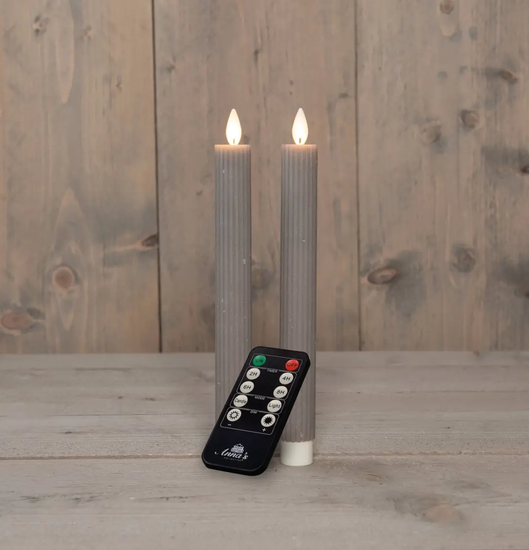 Anna's Collection Dinerkaars Ribbel Wax LED Bewegende Vlam - 2 Stuks Wit - afbeelding 2 van 6