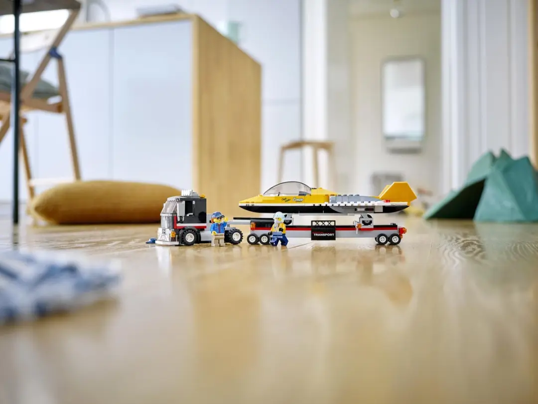 LEGO City Vliegshowjettransport 60289 - 2 minifiguren - afbeelding 4 van 6