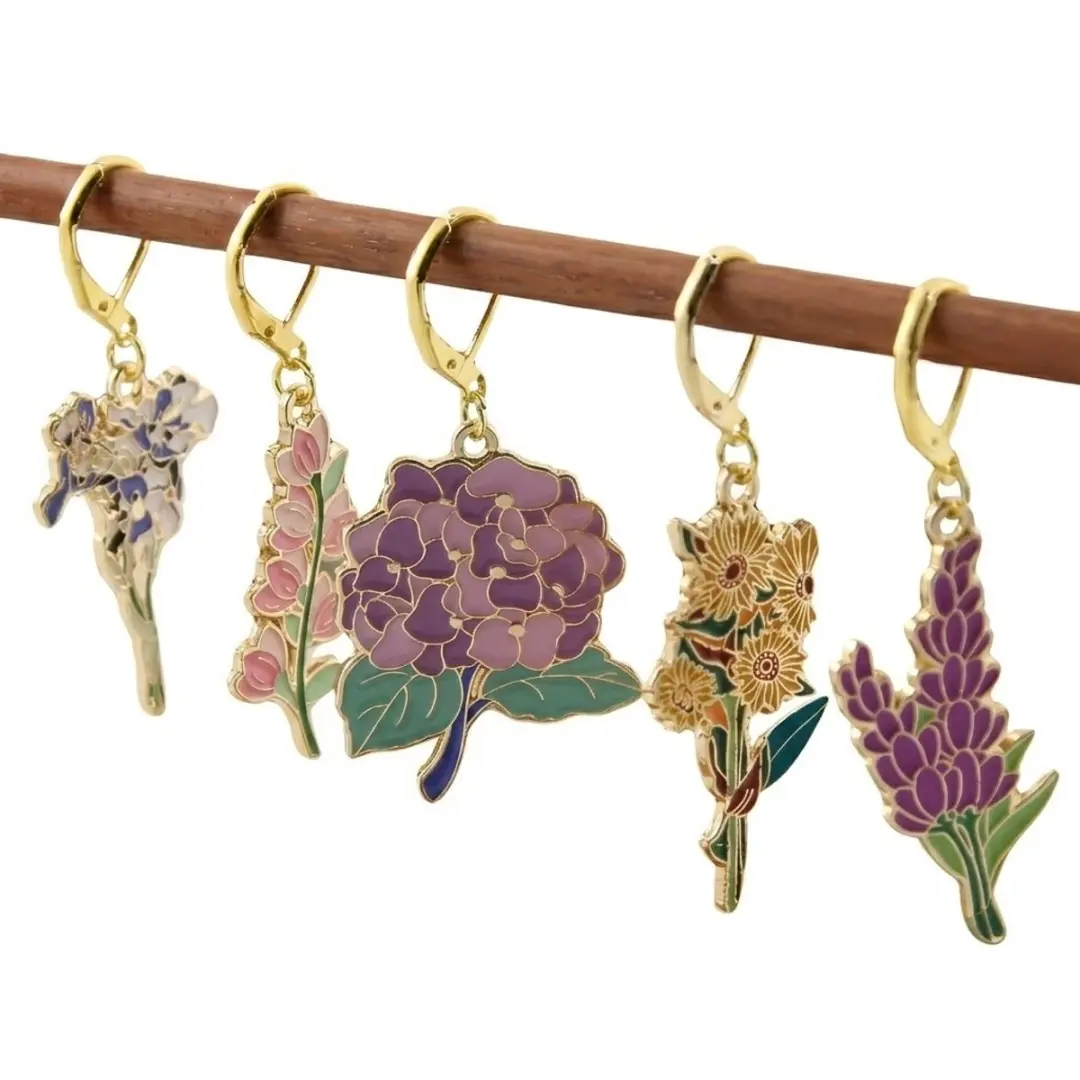 Goudkleurige metalen brei markeerders met bloemen 5 stuks stekenmarkeerders verg