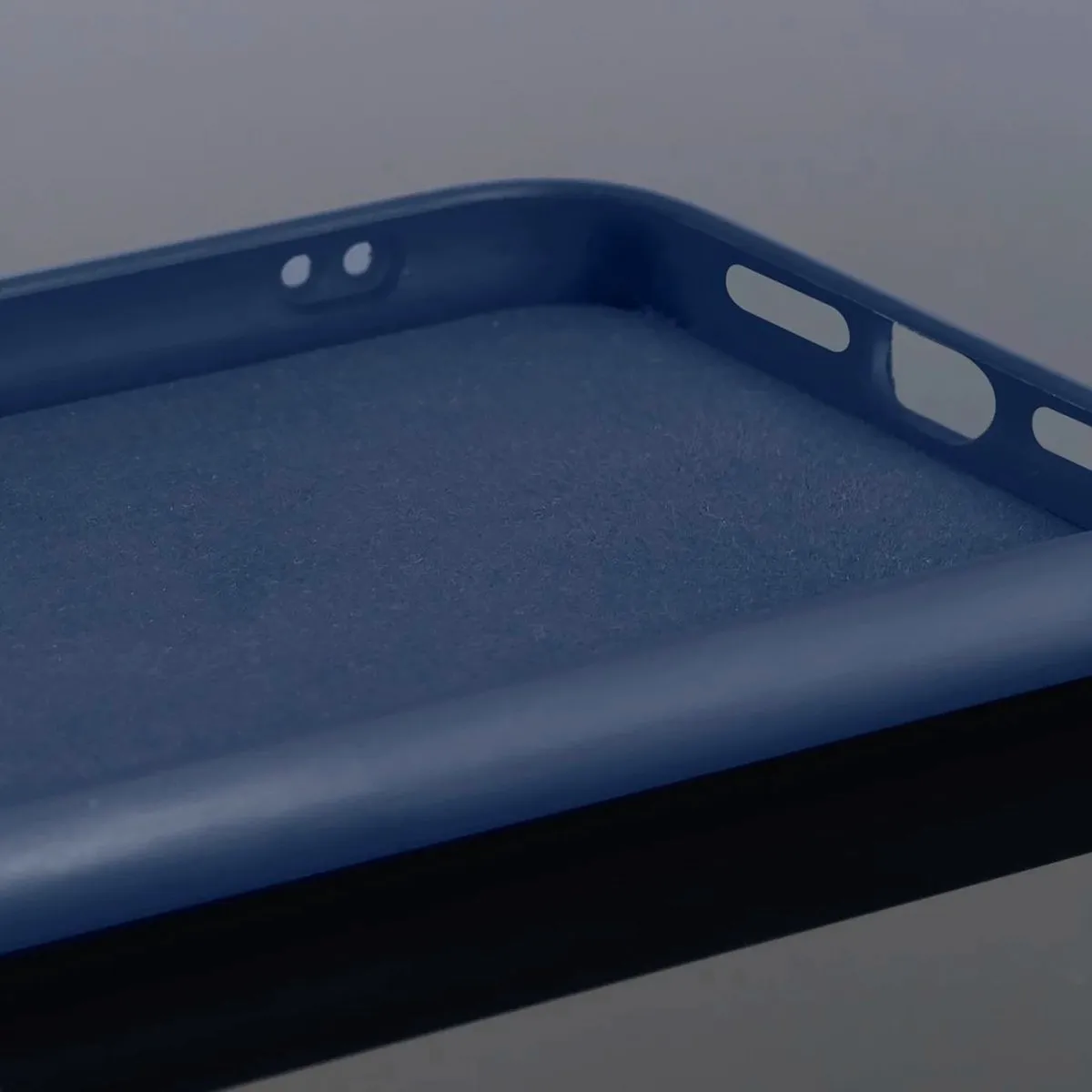 Hama Finest Feel Cover iPhone 14 Pro - Blauw