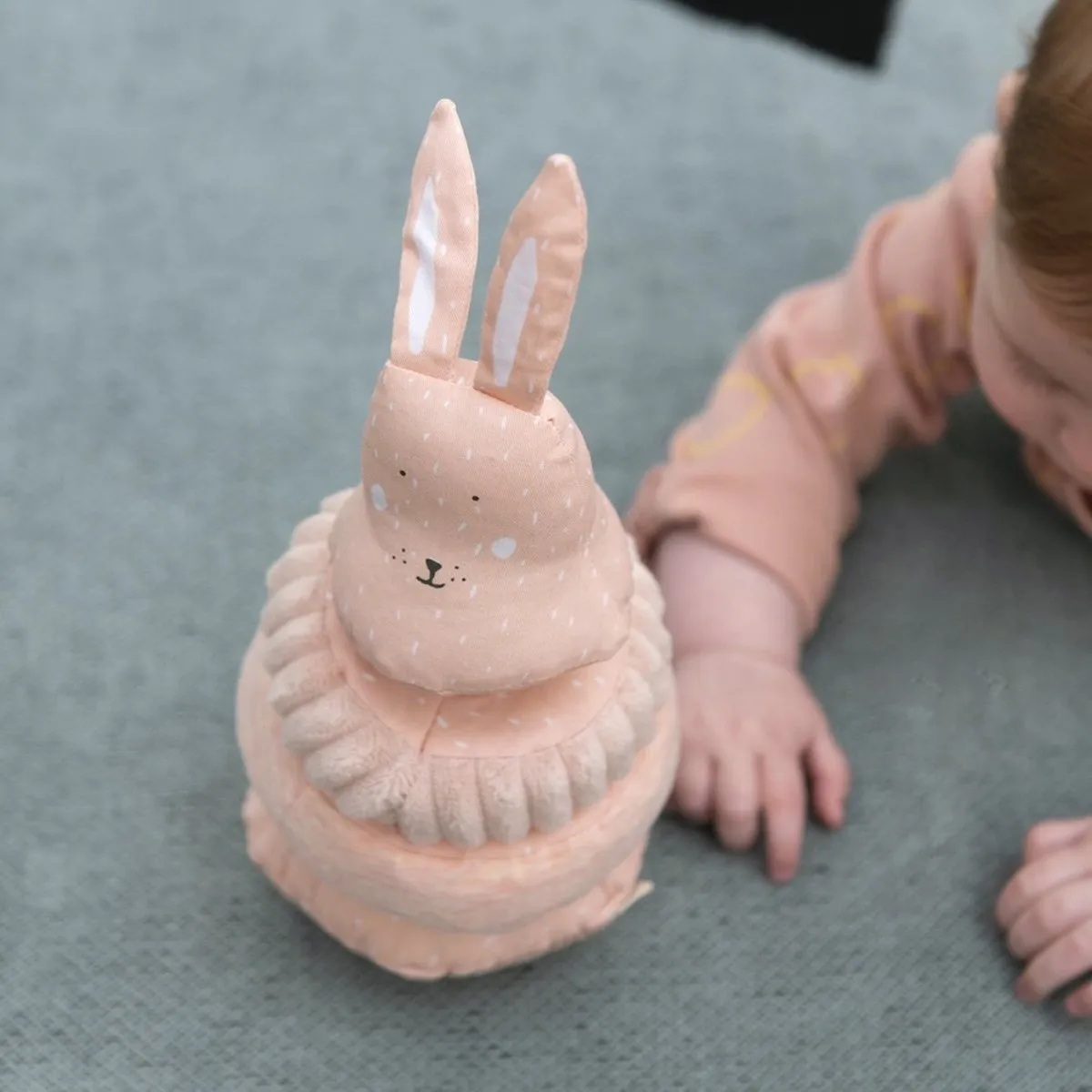 Trixie Stapelbare Duikelaar Mrs. Rabbit - Roze
