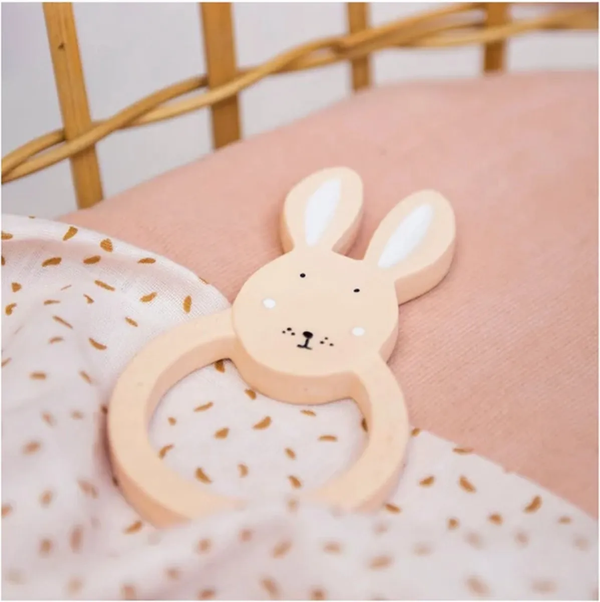 Trixie Bijtring Mrs. Rabbit Natuurlijk Rubber - Roze - afbeelding 6 van 6