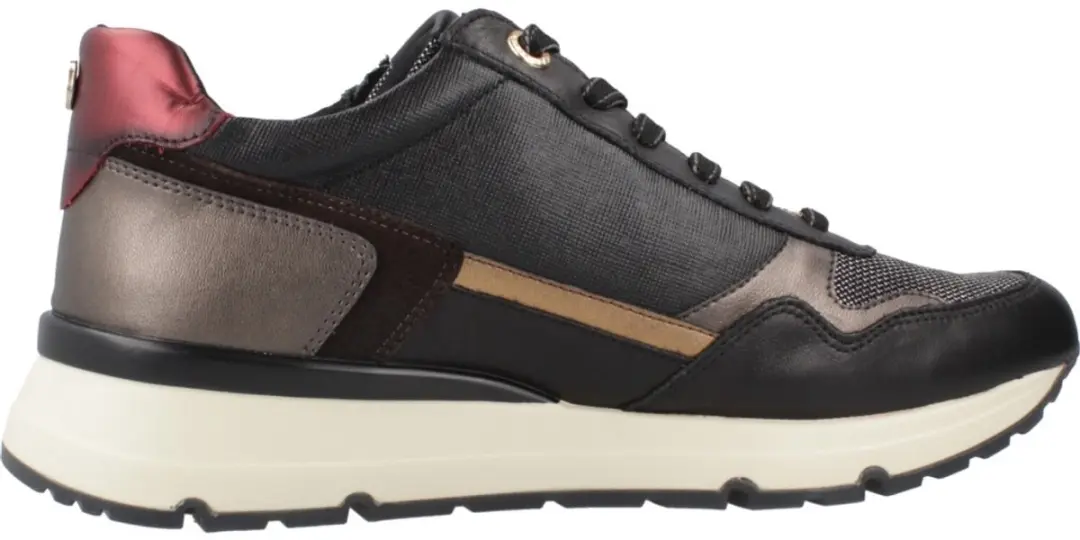 CARMELA 162517 Trainer
