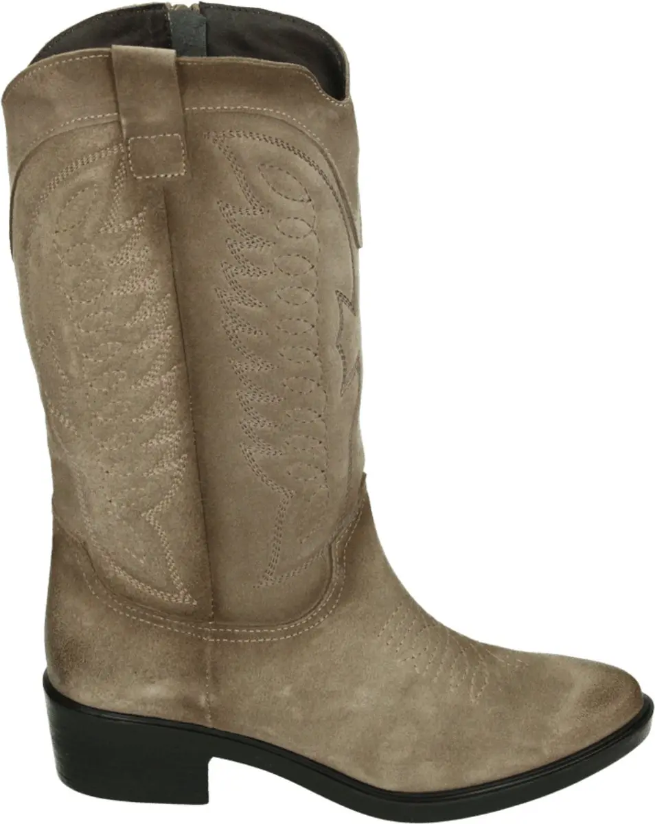 AQA Shoes