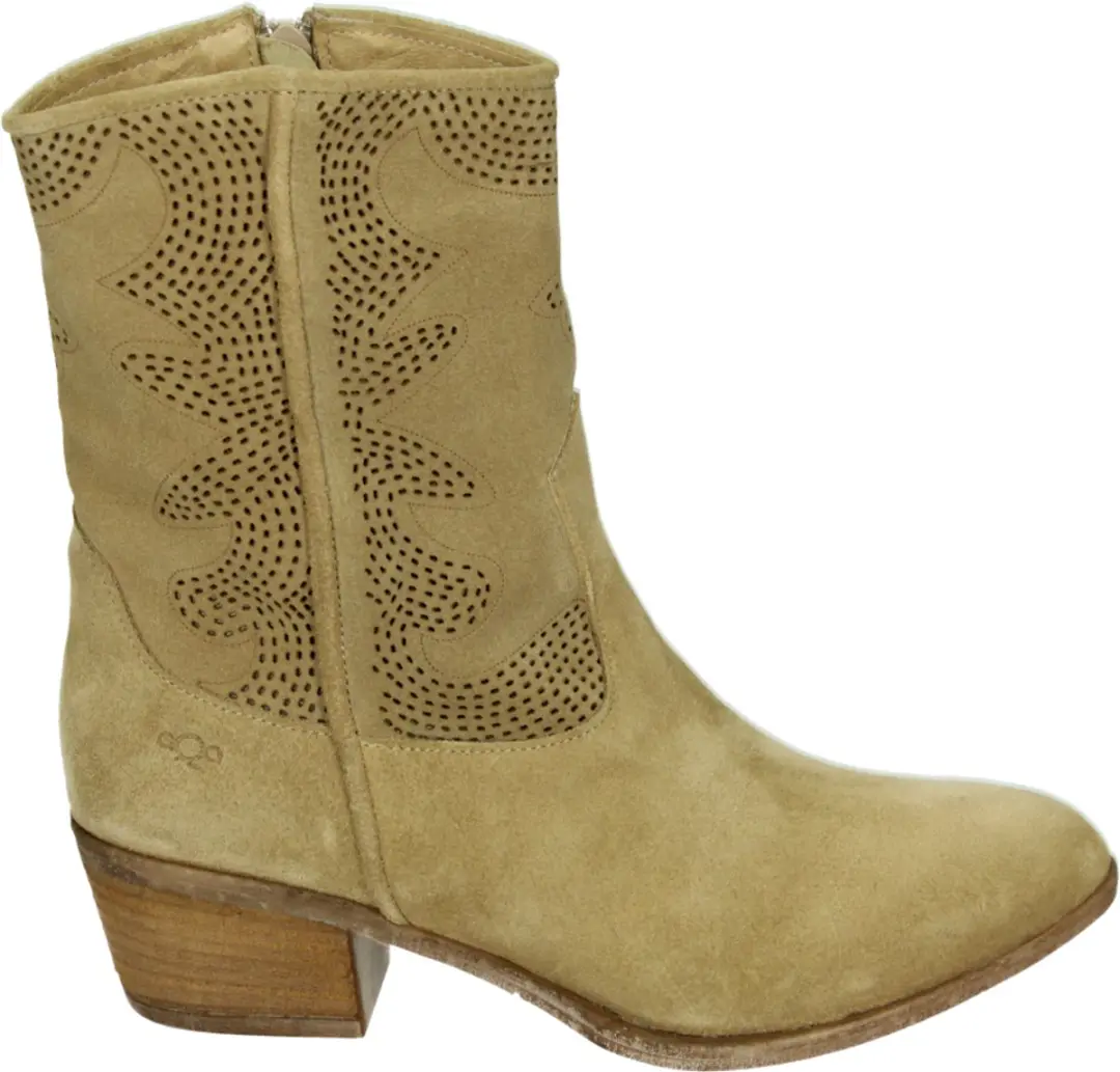 AQA Shoes