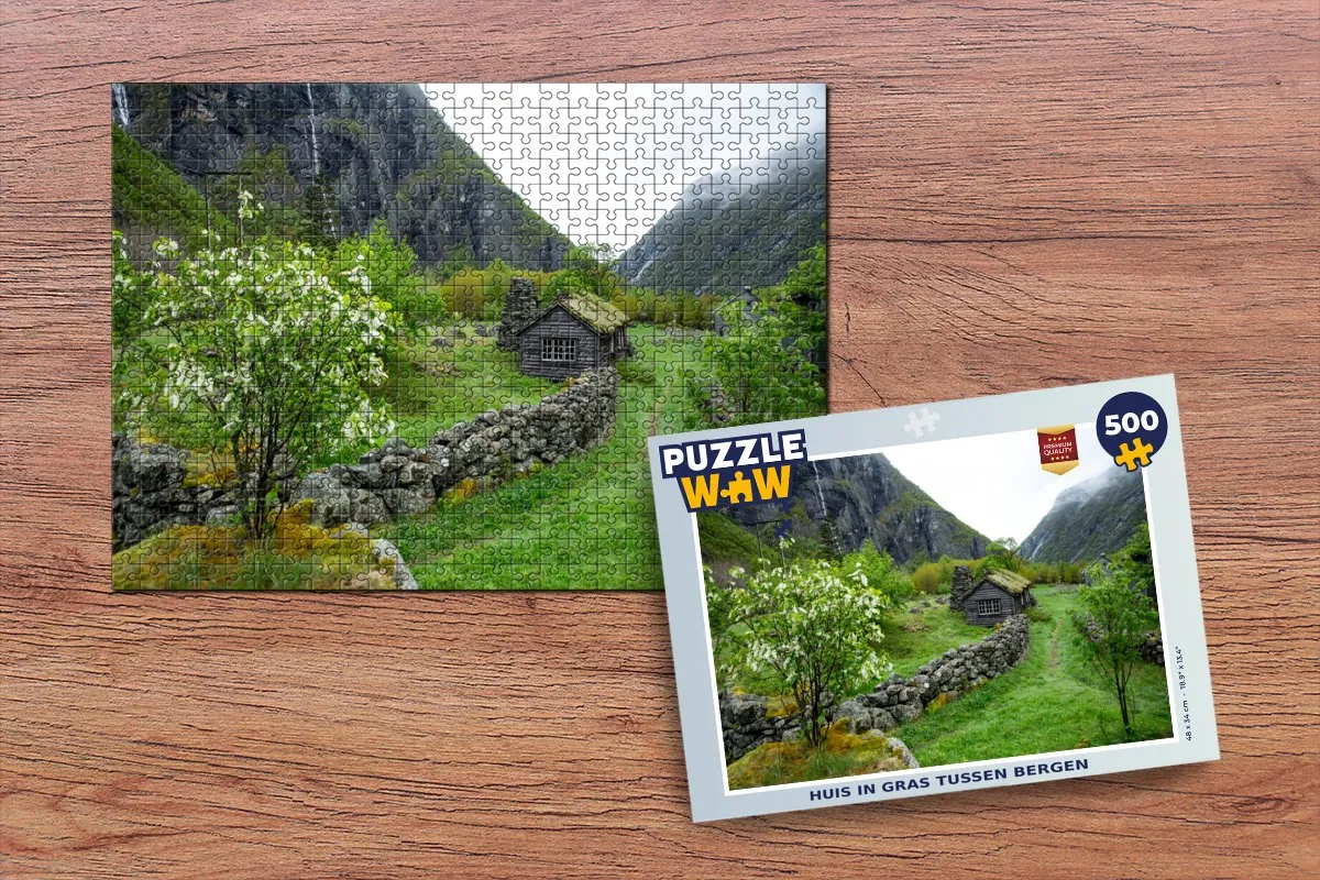 PuzzleWow Legpuzzel Huis in gras tussen bergen 500 Stuks - Multicolor