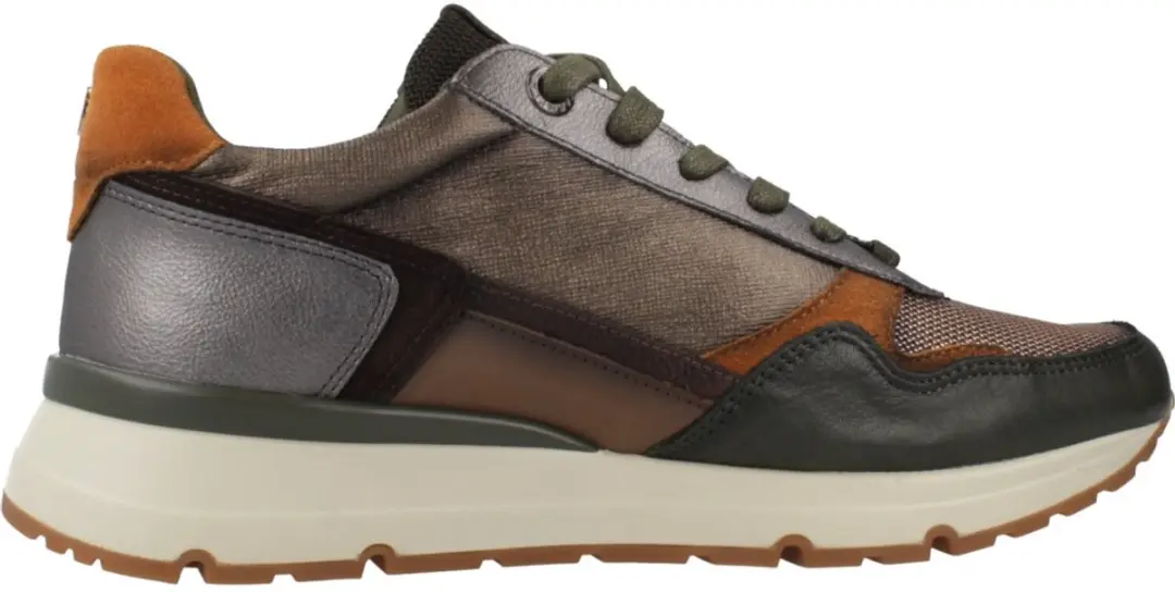 CARMELA 162517 Trainer