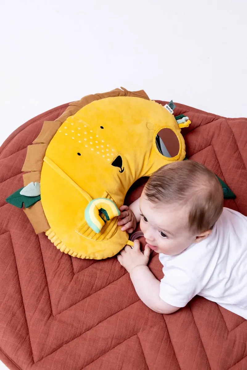 Trixie Tummy Time Kussen Mr. Lion - Geel
