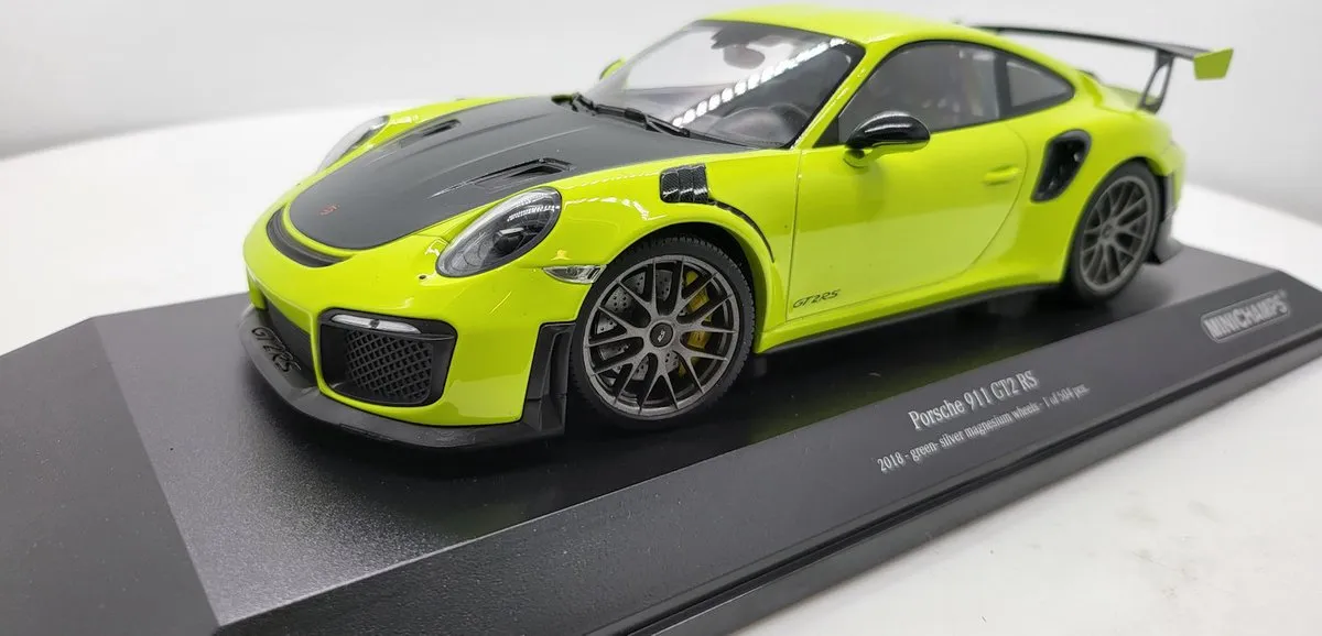 Porsche 911 (991.2) GT2 RS 2018 Minichamps - 1:18 - Groen