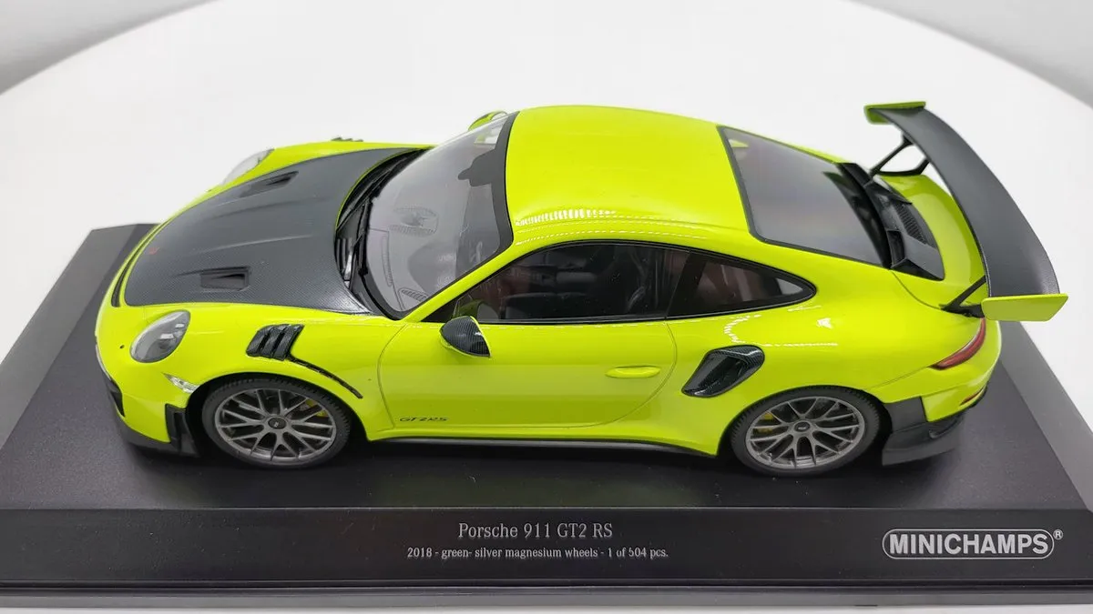 Porsche 911 (991.2) GT2 RS 2018 Minichamps - 1:18 - Groen