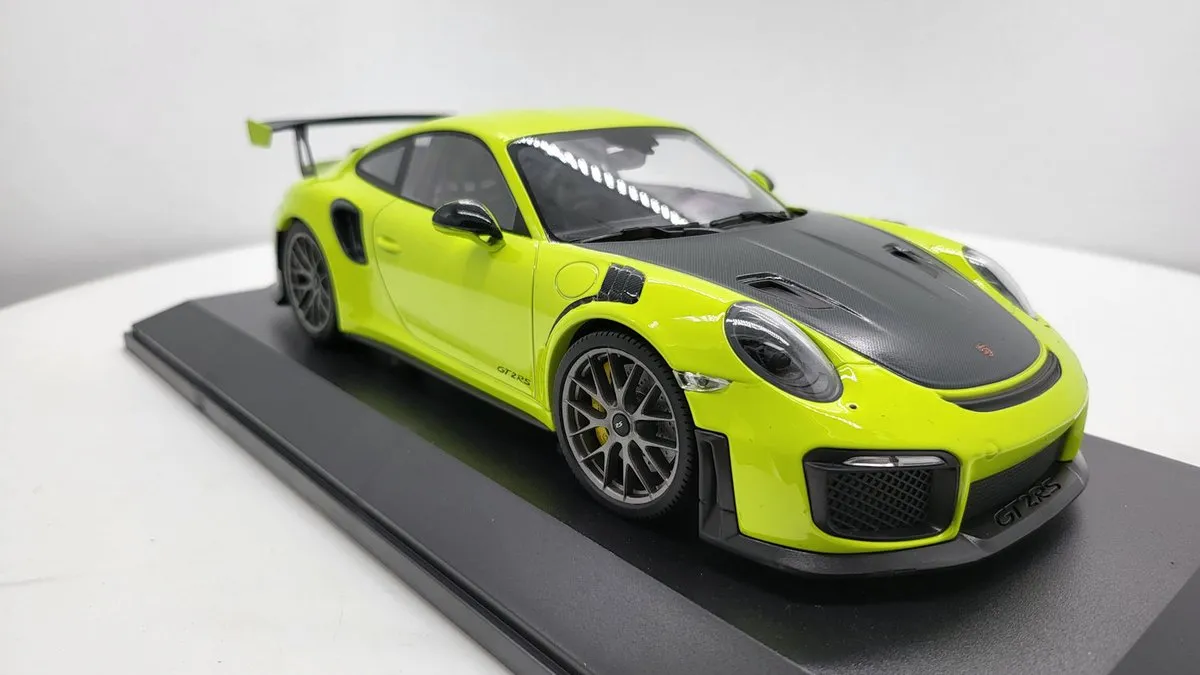 Porsche 911 (991.2) GT2 RS 2018 Minichamps - 1:18 - Groen