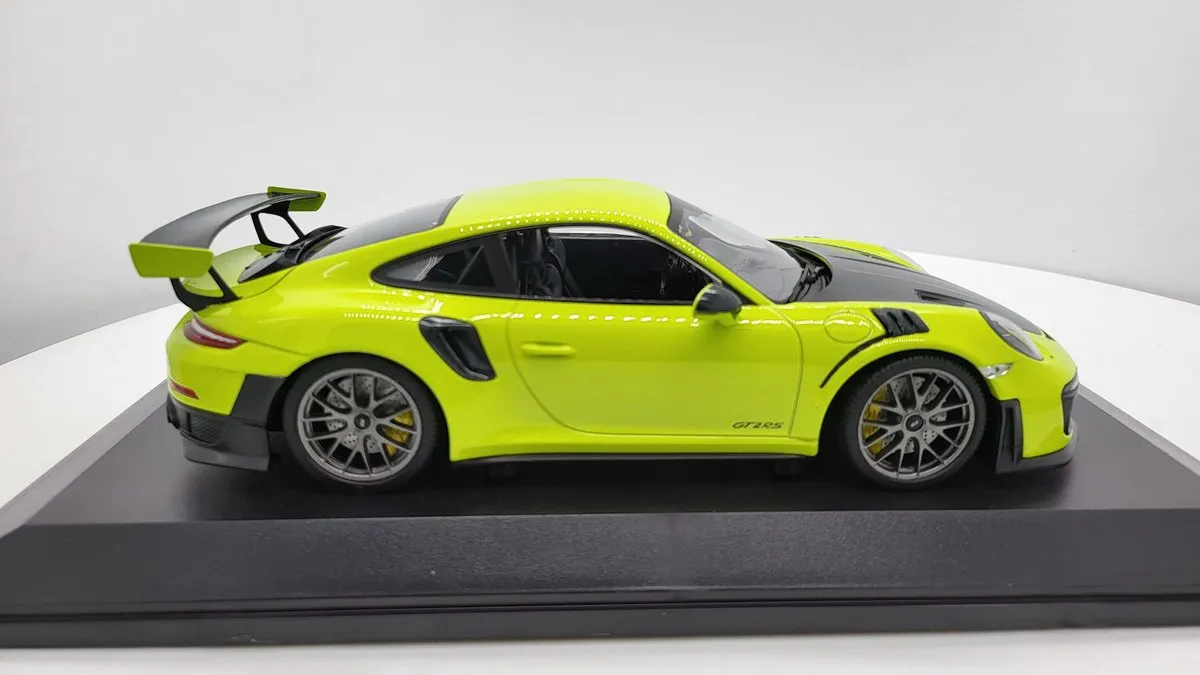 Porsche 911 (991.2) GT2 RS 2018 Minichamps - 1:18 - Groen