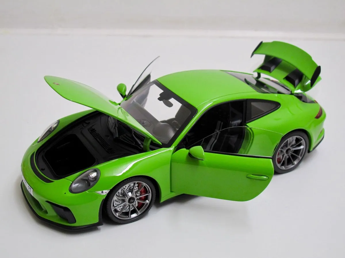 Porsche 911 GT3 2018 1:18 Minichamps - Geel Groen