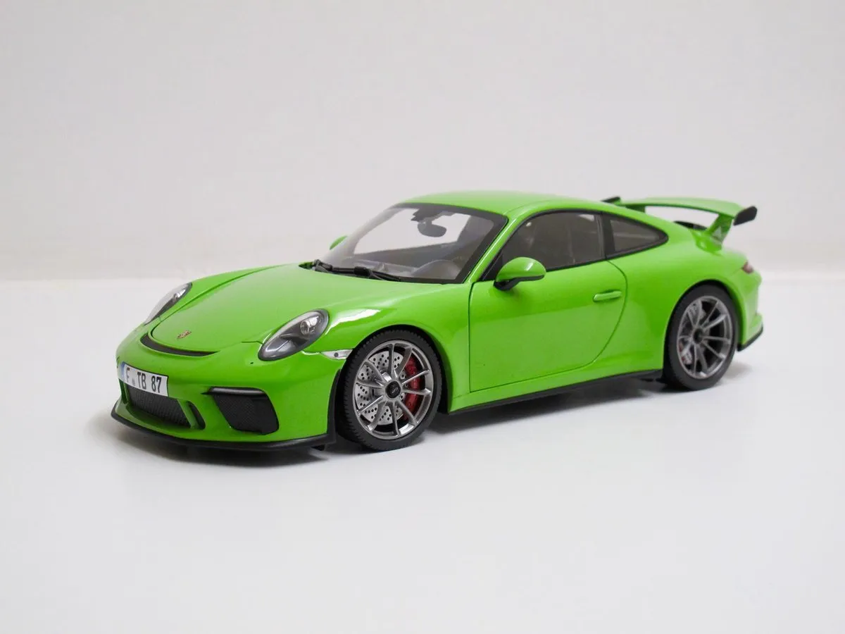 Porsche 911 GT3 2018 1:18 Minichamps - Geel Groen