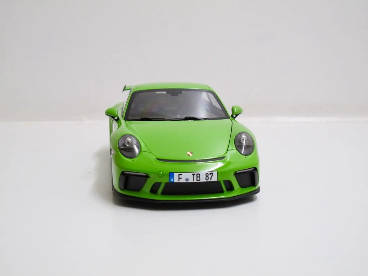 Porsche 911 GT3 2018 1:18 Minichamps