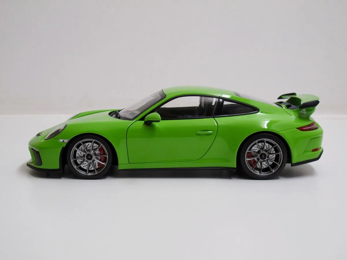 Porsche 911 GT3 2018 1:18 Minichamps - Geel Groen