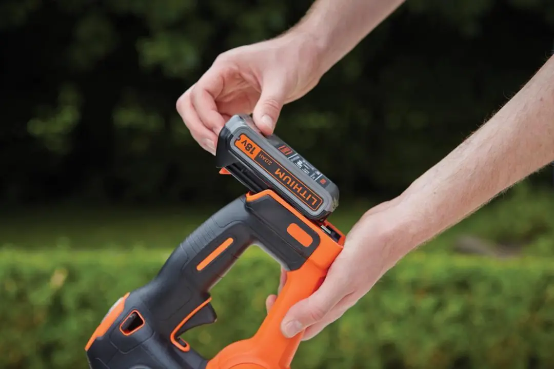 BLACK+DECKER POWERCOMMAND Heggenschaar 18V LITHIUM 2.0Ah, POWERCUT, 50cm, 18mm - GTC18502PC-QW - afbeelding 2 van 6