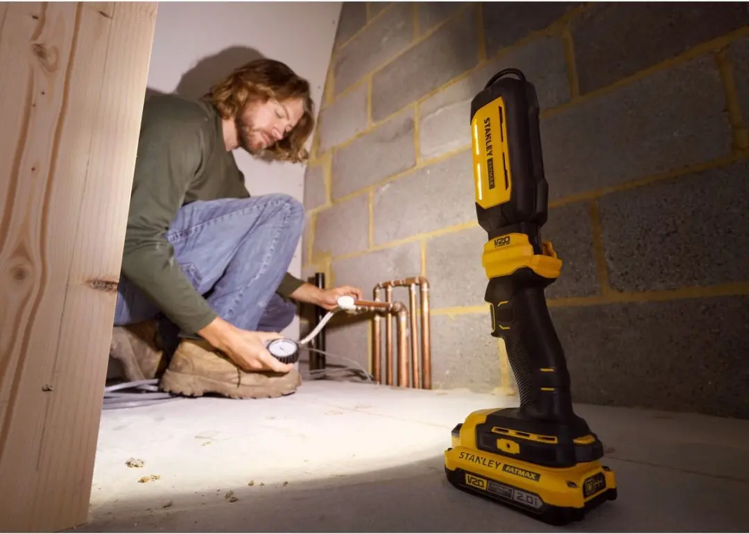 Stanley Fatmax SFMCL050B Pivoterende lamp - afbeelding 3 van 6