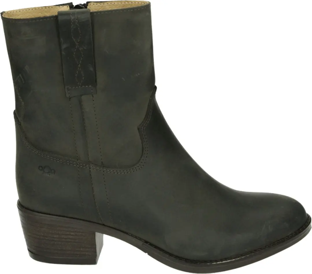 AQA Shoes