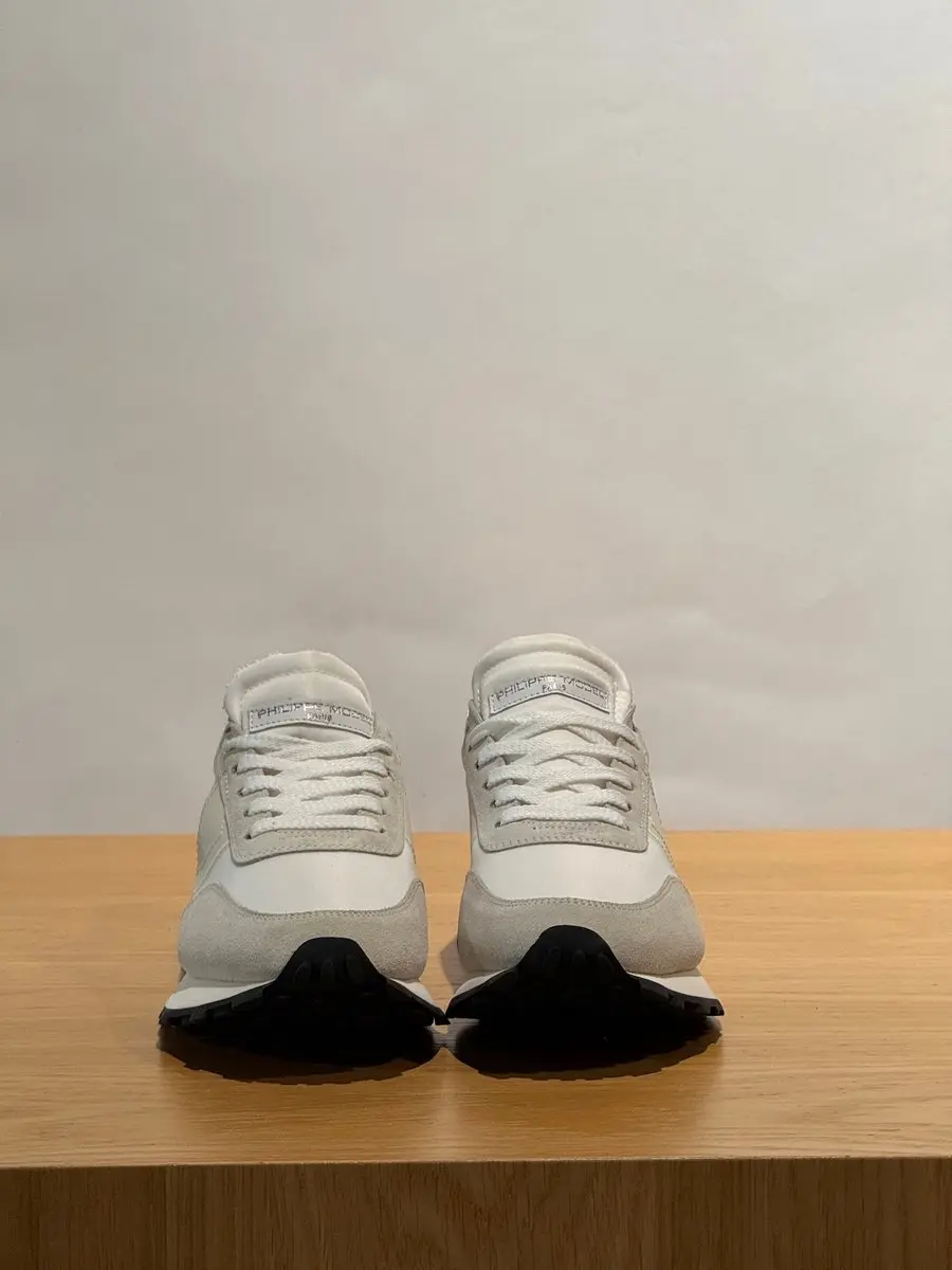 Philippe Model sneakers wit met grijze overlays en zwarte zool voor heren
