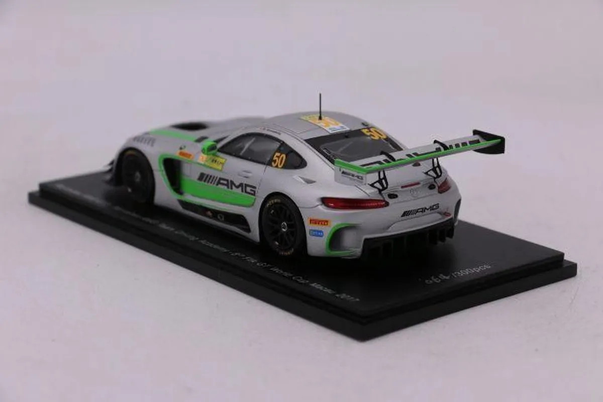 Mercedes AMG Team Driving Academy Spark SA141 Modelauto 1:43 - Multicolor