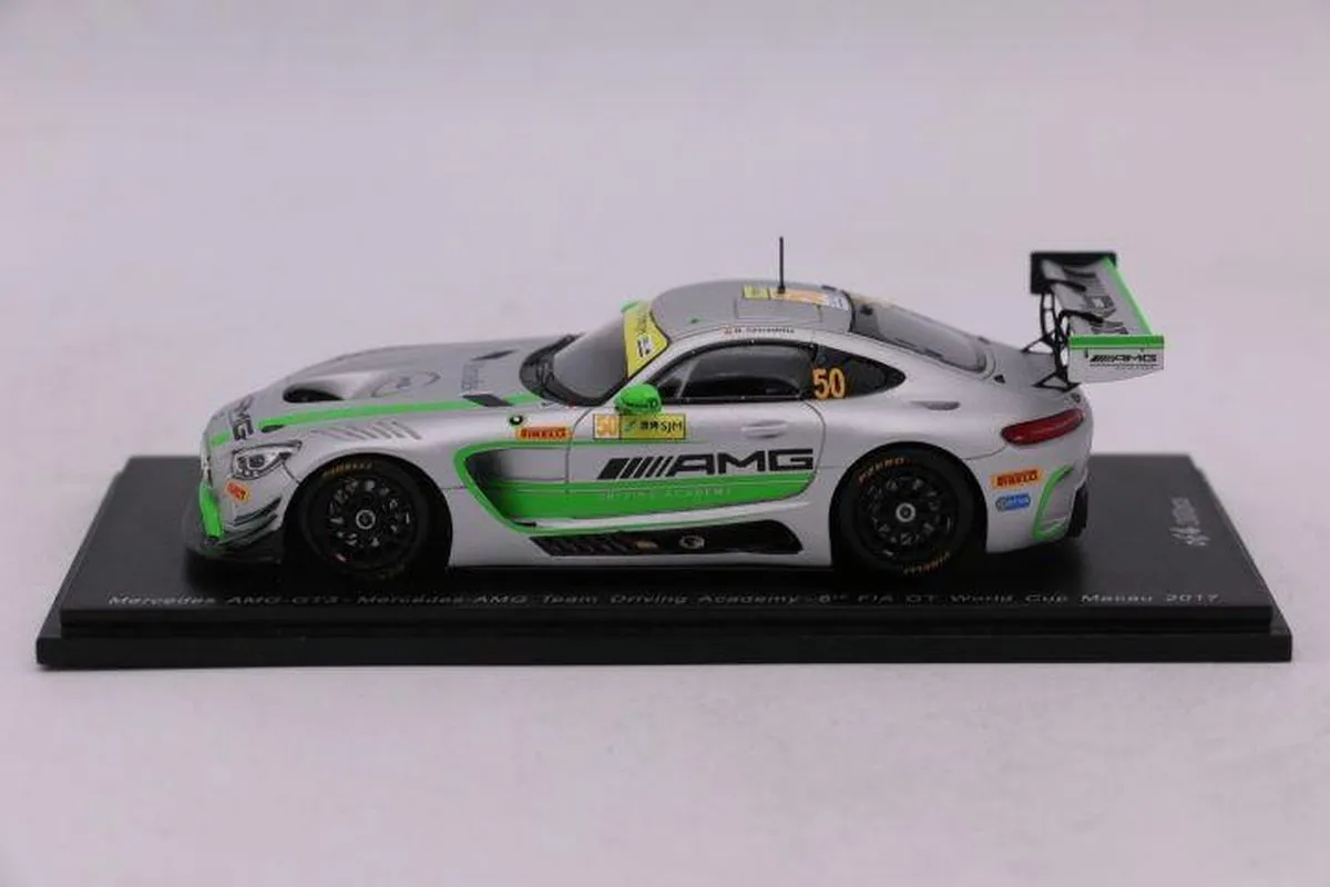 Mercedes AMG Team Driving Academy Spark SA141 Modelauto 1:43 - Multicolor