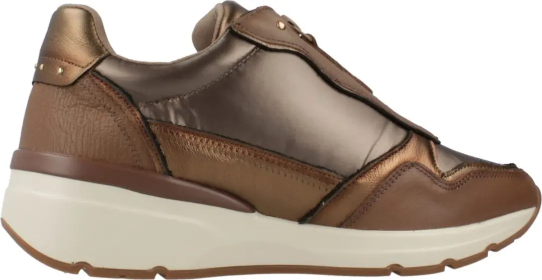 CARMELA 161830 Trainer