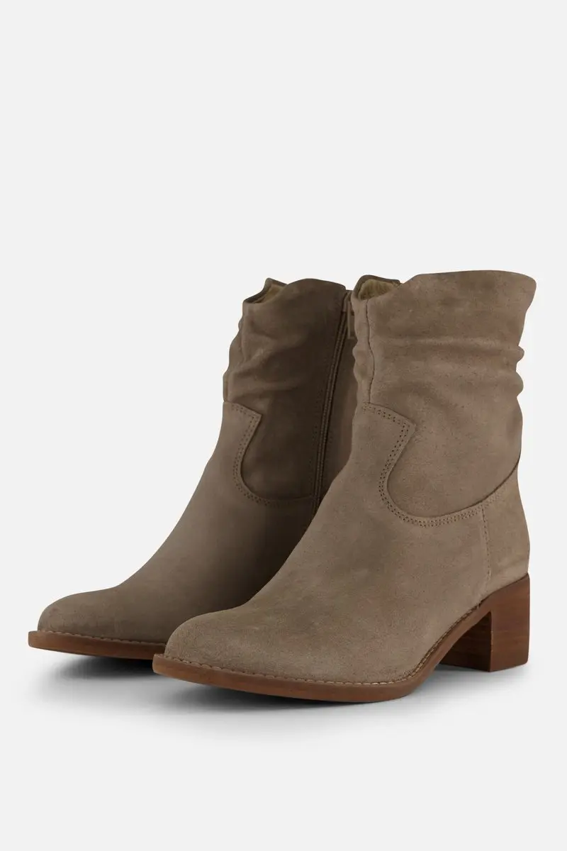 AQA Shoes