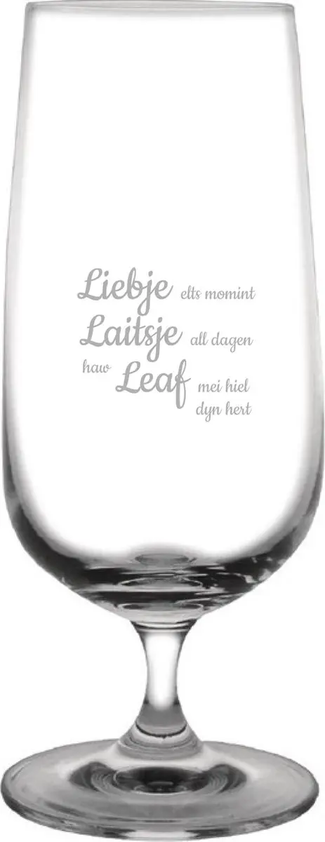 Bierglas op voet gegraveerd