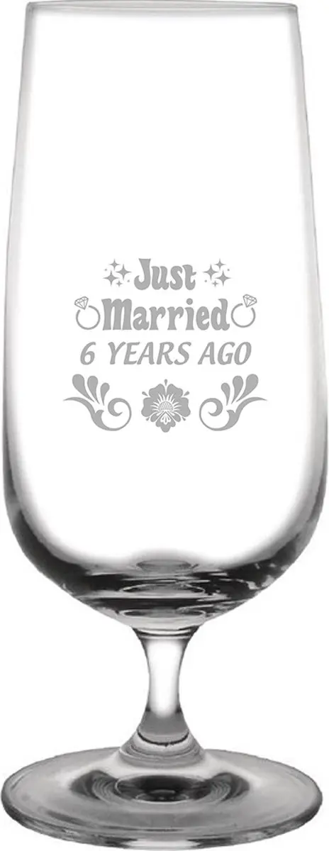 Gegraveerde Bierglas op voet 41cl Just Married 6 years ago