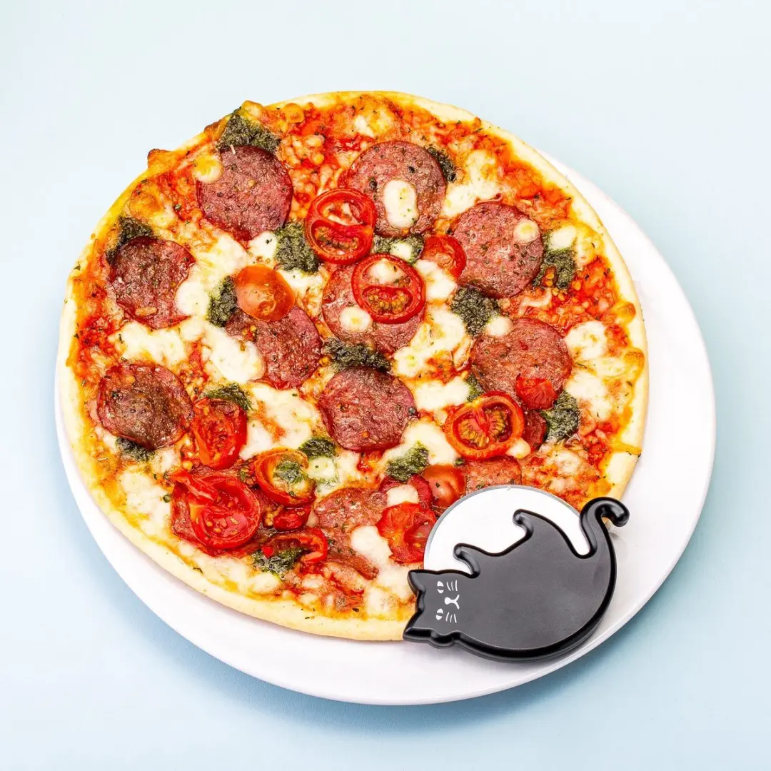 Kikkerland Kat Pizzasnijder - Zwart - afbeelding 3 van 4