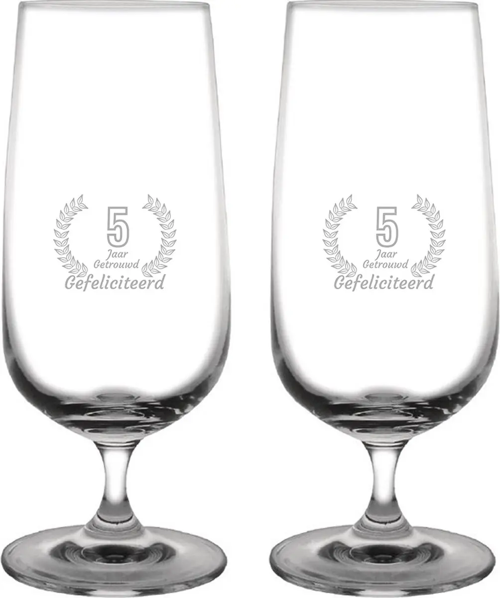 Gegraveerde set bierglazen op voet 41cl Gefeliciteerd 5 jaar getrouwd