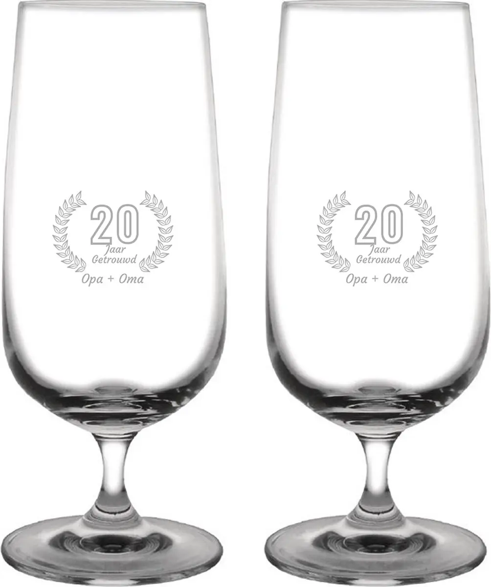 Gegraveerde set bierglazen op voet 41cl Opa + Oma 20 jaar getrouwd