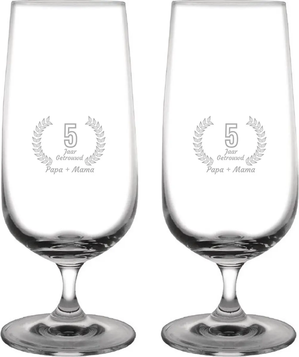 Gegraveerde set bierglazen op voet 41cl Papa + Mama 5 jaar getrouwd