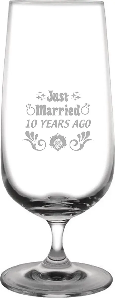Gegraveerde Bierglas op voet 41cl Just Married 10 years ago