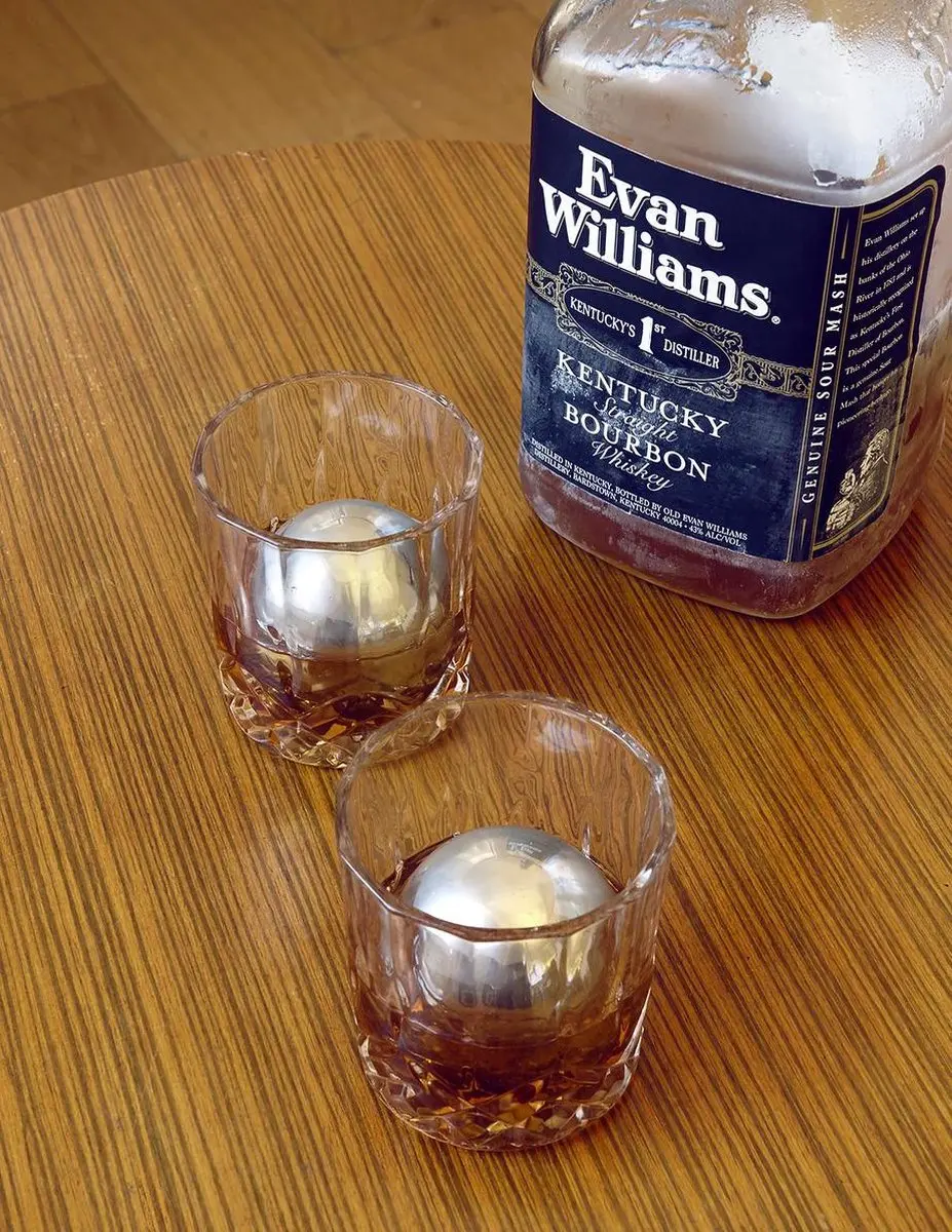 Kikkerland Whiskey Balls - 2 Stuks - afbeelding 3 van 5