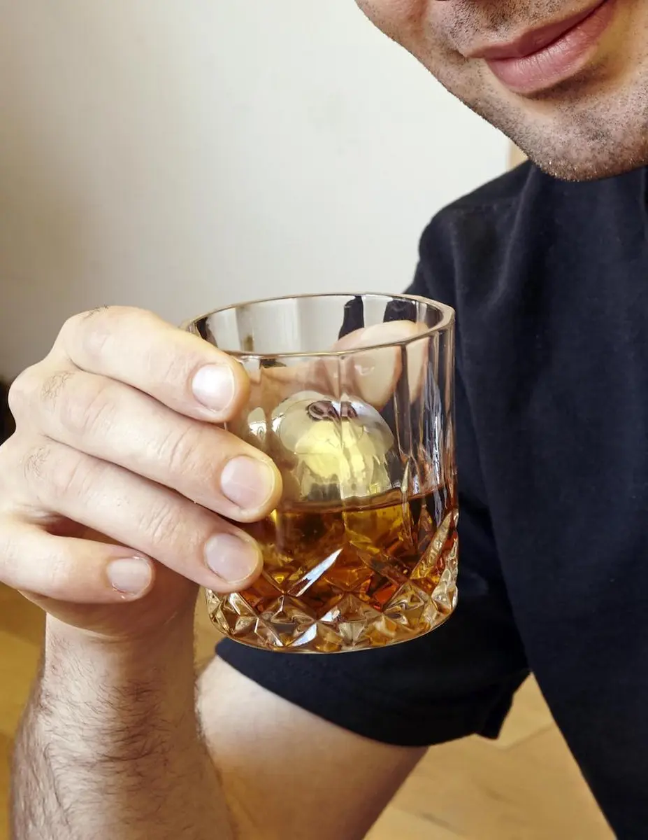 Kikkerland Whiskey Balls - 2 Stuks - afbeelding 2 van 5