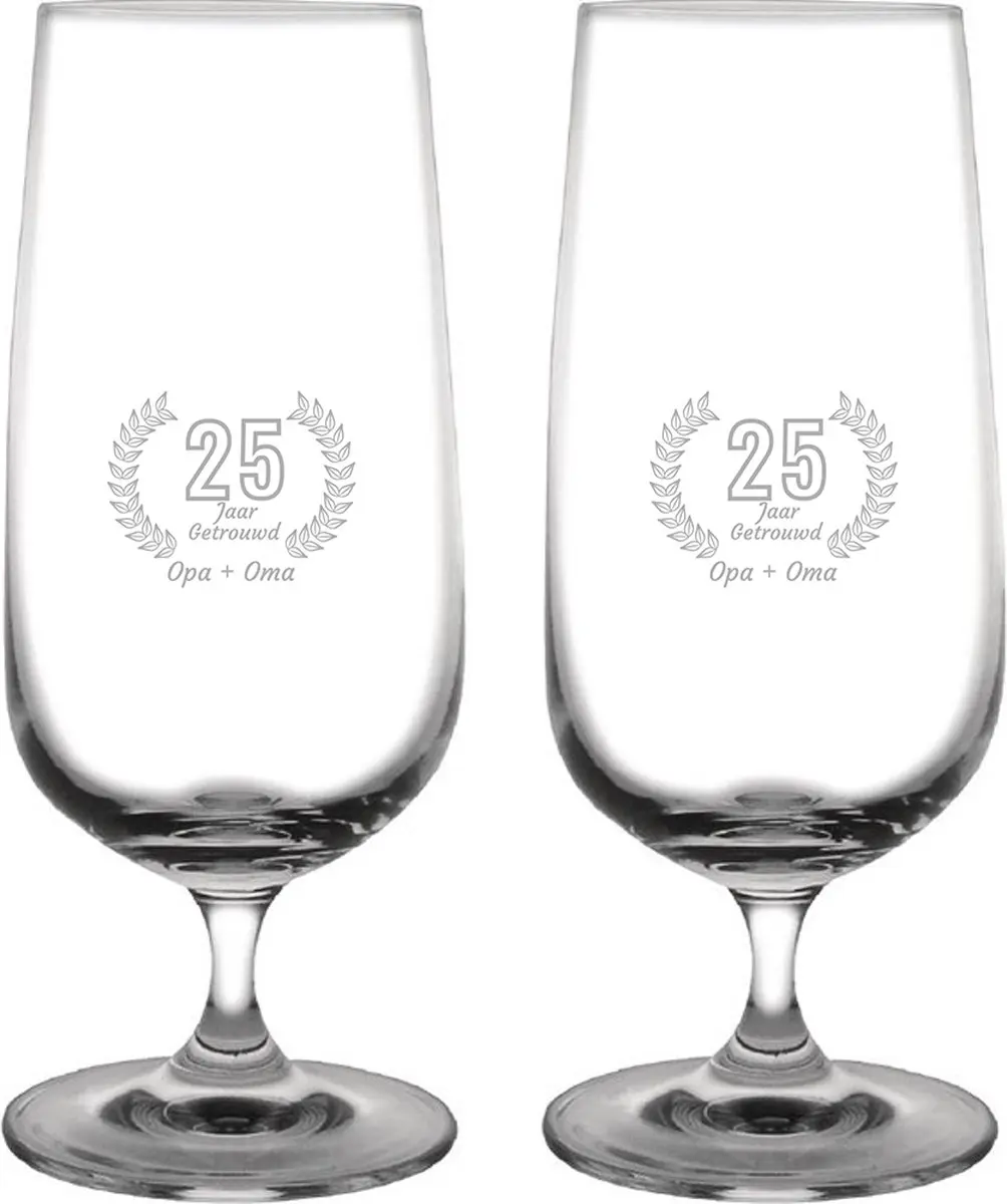 Gegraveerde set bierglazen op voet 41cl Opa + Oma 25 jaar getrouwd