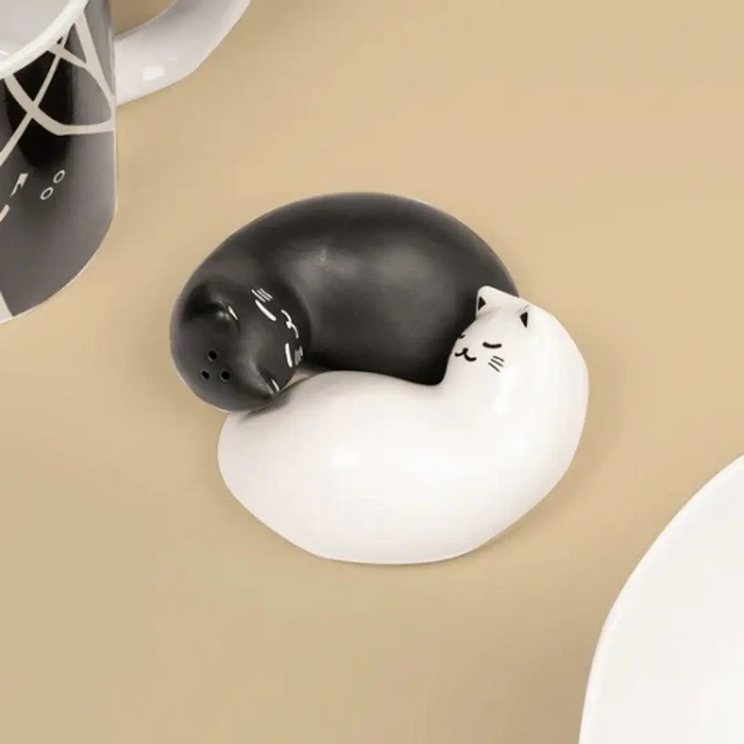 Kikkerland Purrfect Zout- en pepermolen - Zwart/Wit - afbeelding 2 van 6