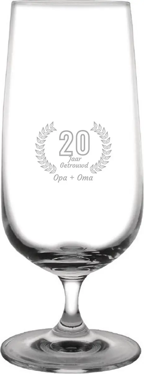 Gegraveerde Bierglas op voet 41cl Opa + Oma 20 jaar getrouwd