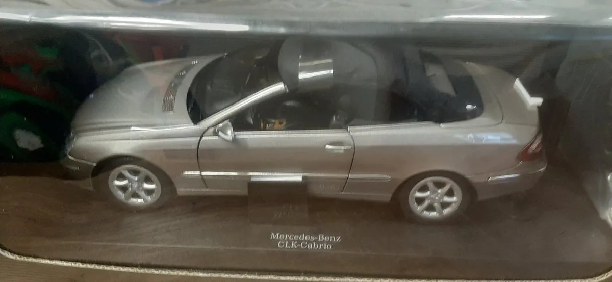 Mercedes-Benz CLK Cabrio 1:18 - Zilver