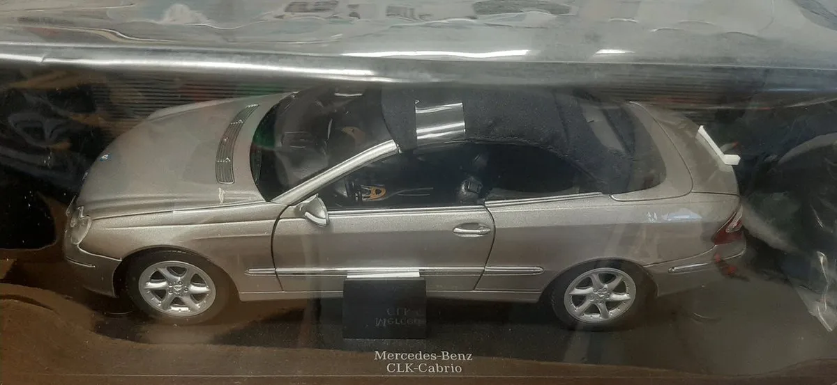 Mercedes-Benz CLK Cabrio 1:18 - Zilver