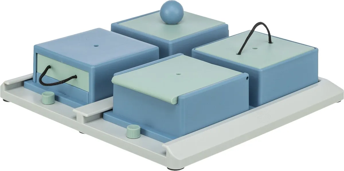Trixie Dog Activity Poker Box 1