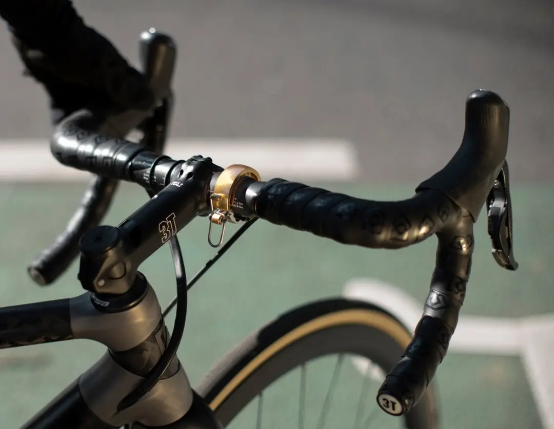 Knog Oi Luxe fietsbel Black - afbeelding 2 van 6