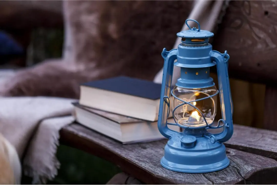Feuerhand Hurricane Lantern Pastelblauw - afbeelding 5 van 6