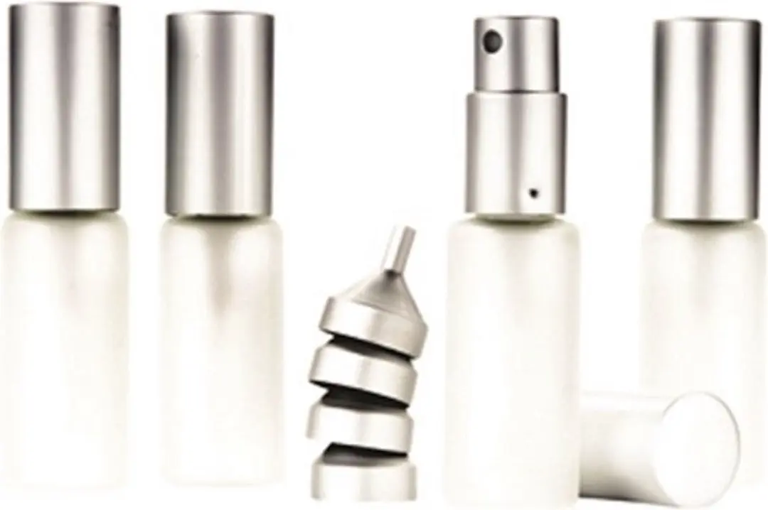 Verstuiver 10ml mat glas met trechtertje.