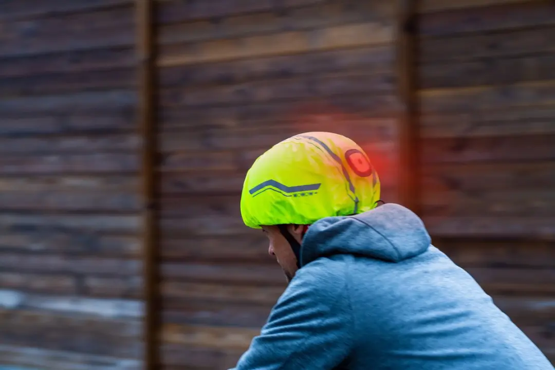 WOWOW Corsa Helmovertrek met USB LED - Fluor Geel - afbeelding 2 van 6