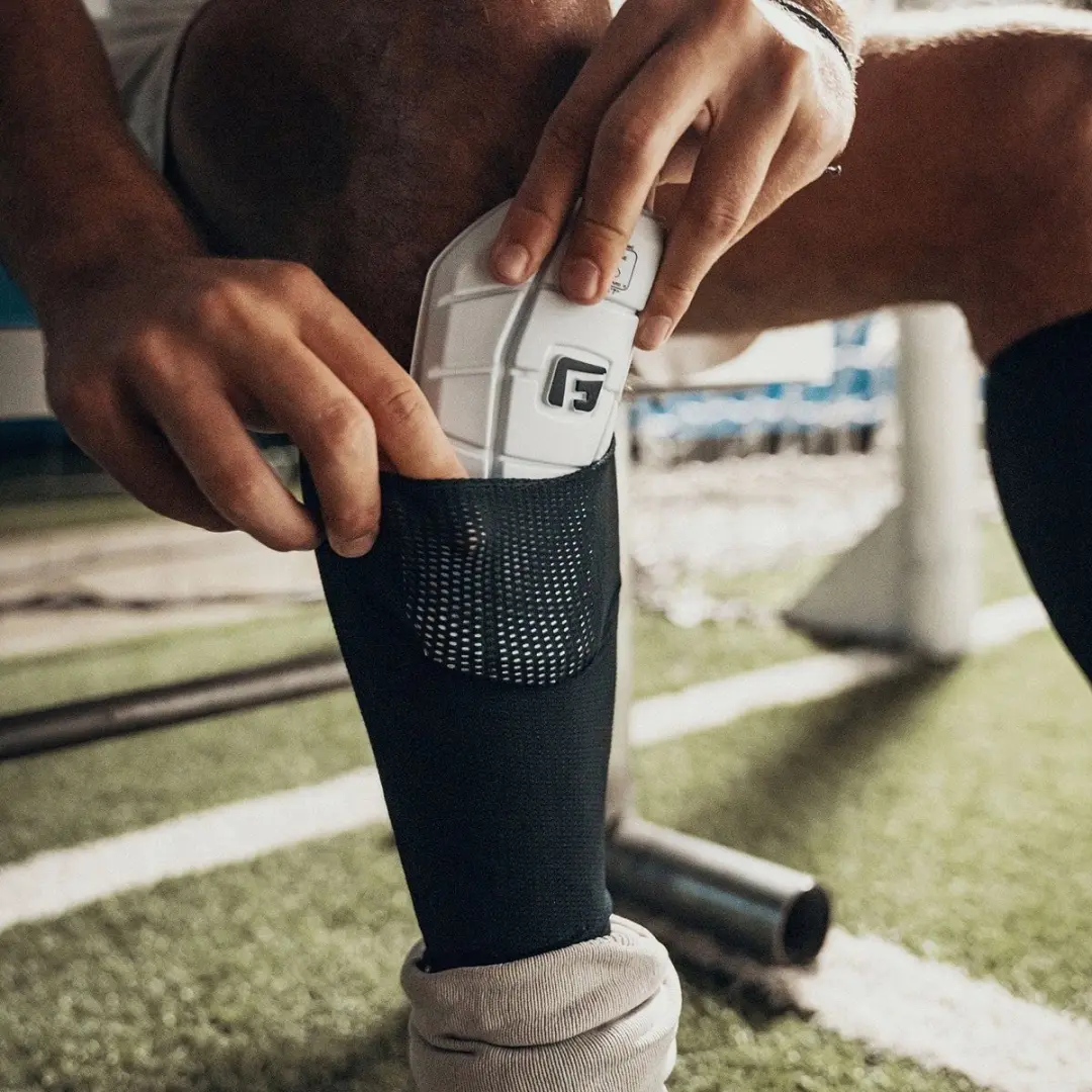 G-Form Pro-S Blade Scheenbeschermer L Wit - afbeelding 2 van 6